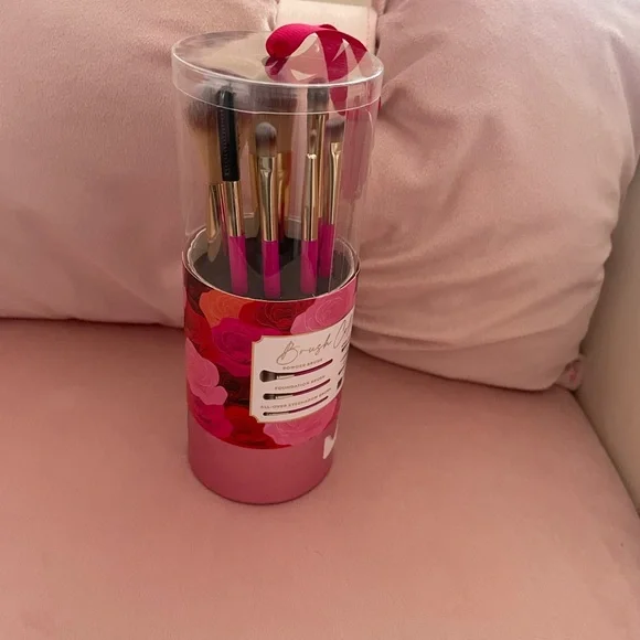 Elegant Pink Makeup Brush Organizer