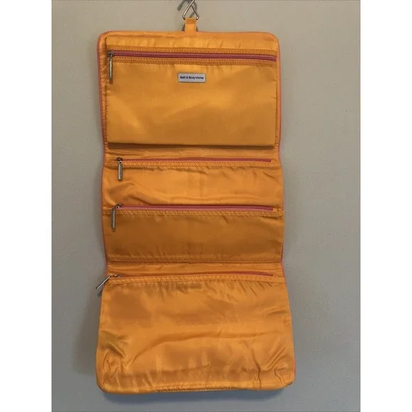 NWOT Bath and Body Works Tri-Fold HANGING TRAVEL ORGANIZER BAG Makeup Toiletries