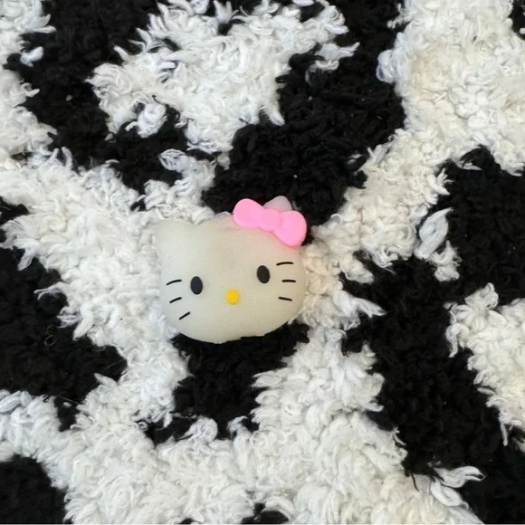 Hello Kitty Pink Bow wire cover