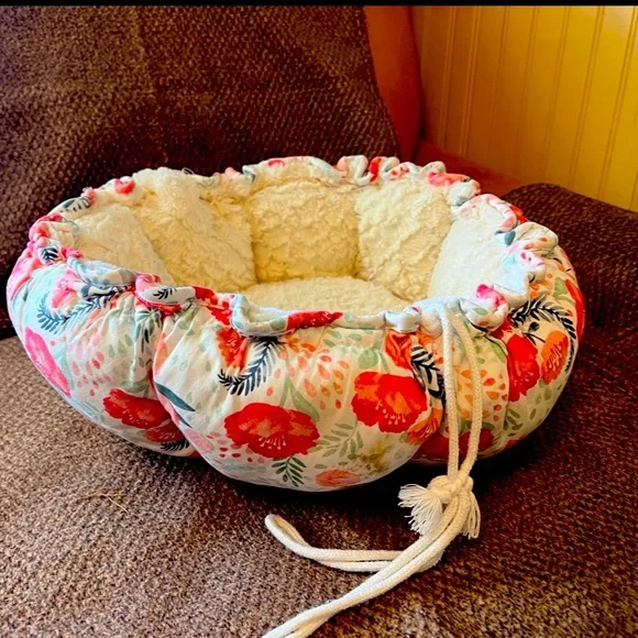 Fancy floral pet bed