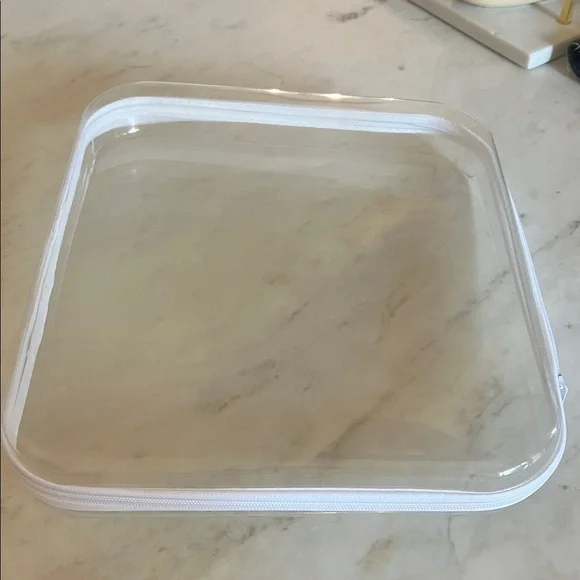 Large Hardcased Clear Zippered Storage Bag - Travel - On the go