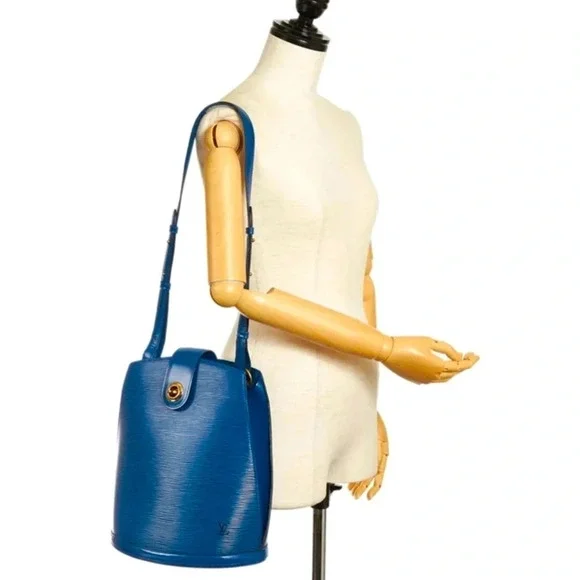 Louis Vuitton Toledo Blue Epi Cluny Bag