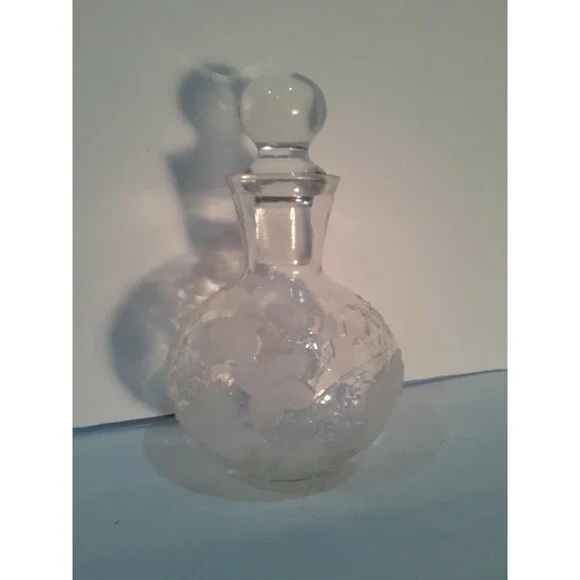 Classic Etched Decanter With Stopper