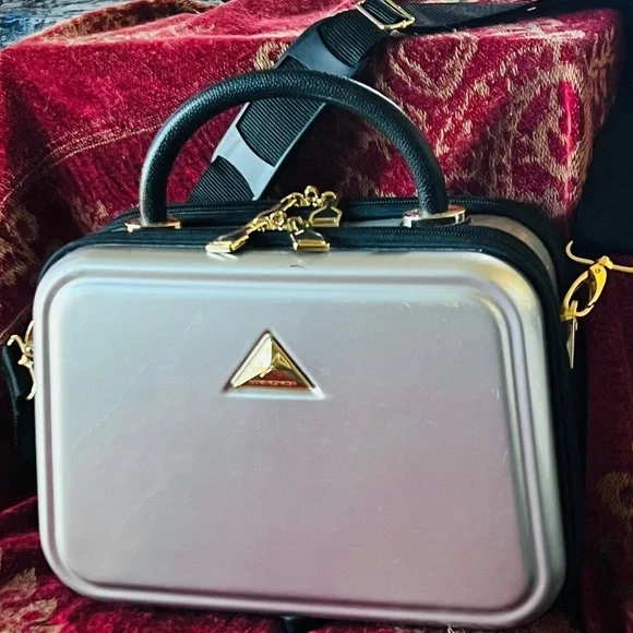Apex Beauty Case, Silver