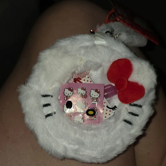 (J21) Hello Kitty White and Red Kids Accessory