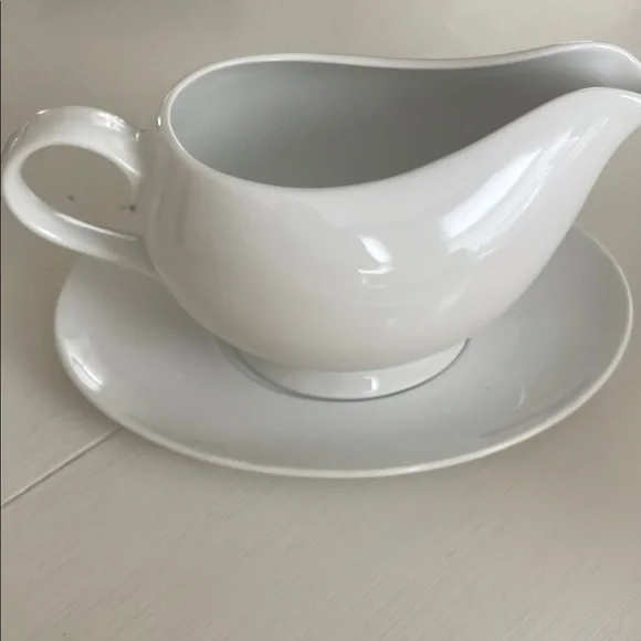 Crate&Barrel White Serveware Gravy Boat