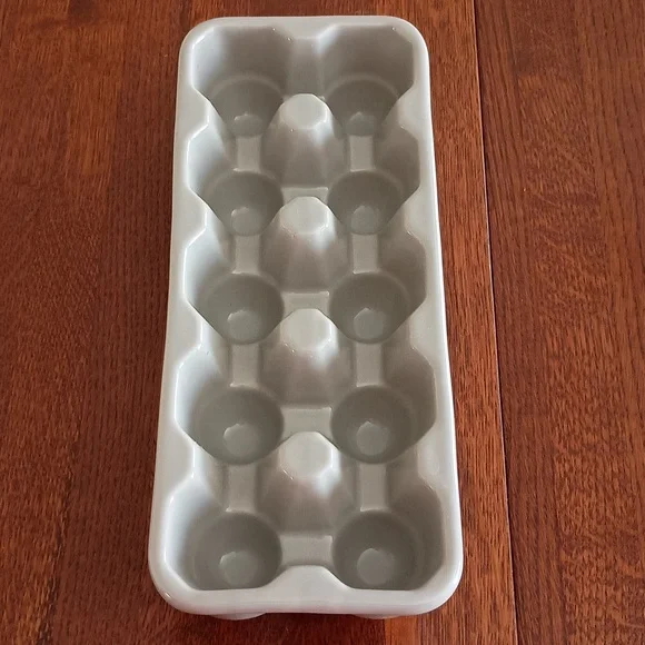 Crate & Barrel Stoneware 10 Count Egg Carton Container (b800)