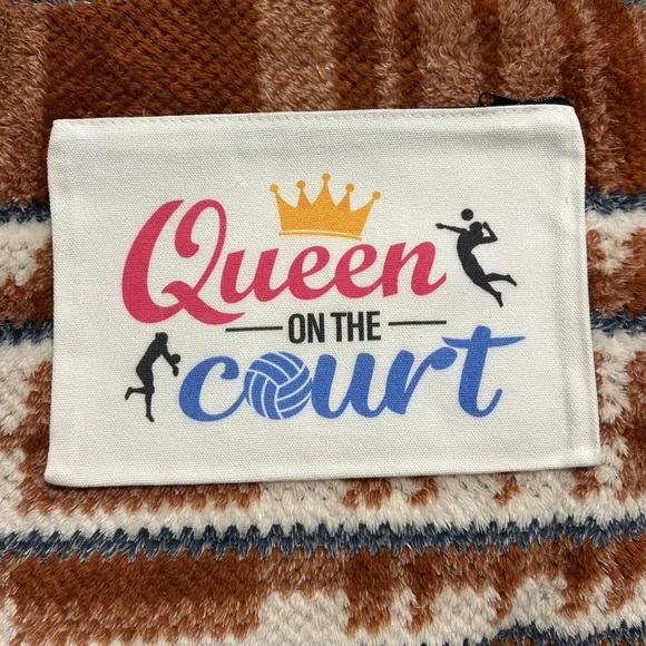 **2/$10** Queen on the Court Pouch