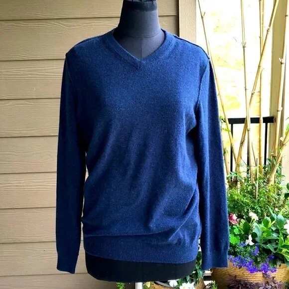 Vince V-Neck 💯Cashmere Sweater