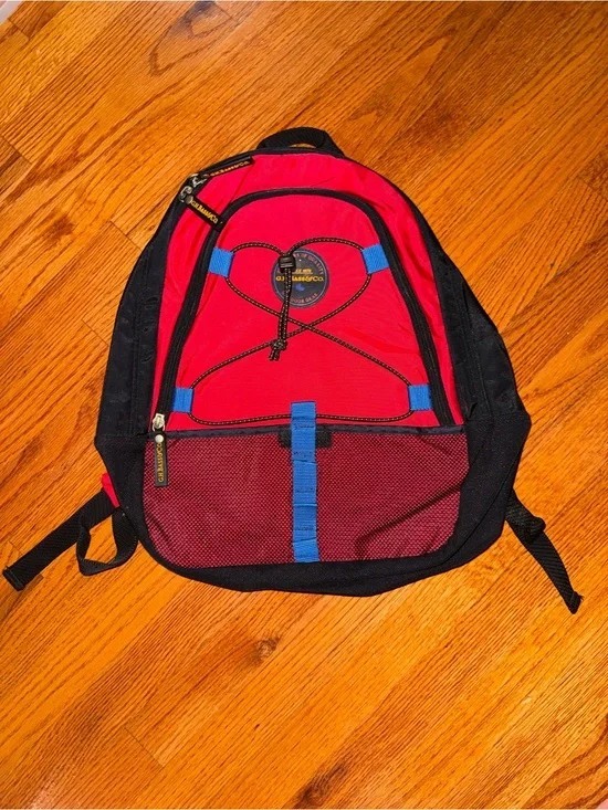 Vintage outdoor daypack from G.H. Bass & Co. a classic tricolor red blue design