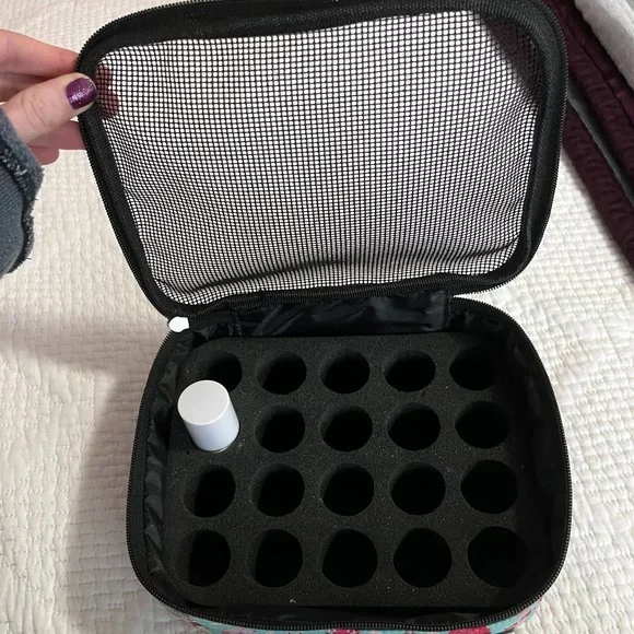 Roo beauty- nail polish travel case