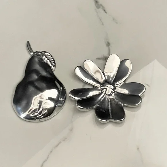 SET of 2 Napkin Weights - Flower & Pear - by Mariposa