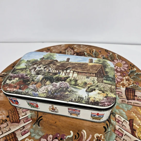 Vintage Anne‎ Hathaway's Cottage Stratford Upon Avon Tin Box Arden Nash England