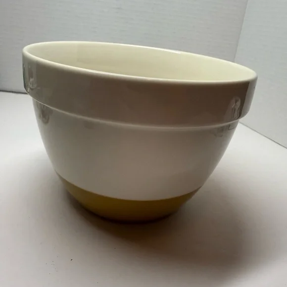 Crate & barrel nesting mixing bowl yellow gold band