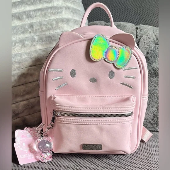 NWT! HELLO KITTY BACKBAG! W/AN ADDED AWESOME KEYCHAIN! SURPRISE GIFT W/PURCHASE!