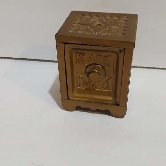 c RARE JE STEVENS GOLD PAINTED CAST IRON SAFE DEPOSIT BANK PAT. 1897 OPE…