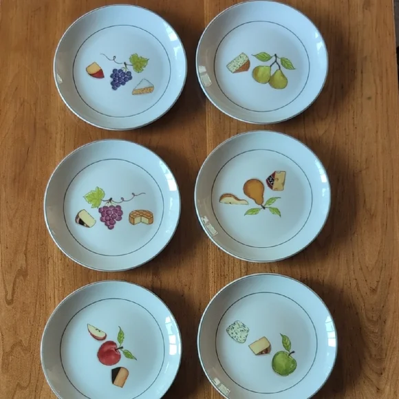 NWOT Crate&Barrel White Appetizer Elegant Dining Plates