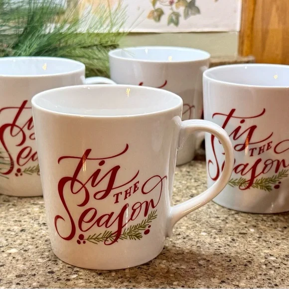 🎄 Crate & Barrel ’Tis the Season Mugs – Set of 4
