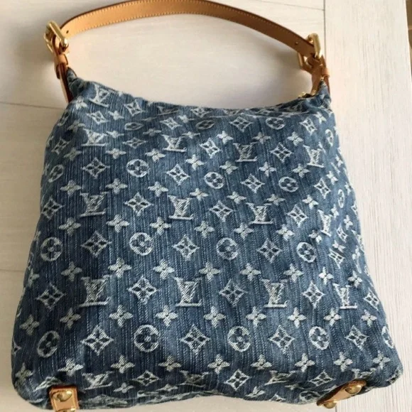 A104- 💯 % authentic Louis Vuitton Denim shoulder bag
