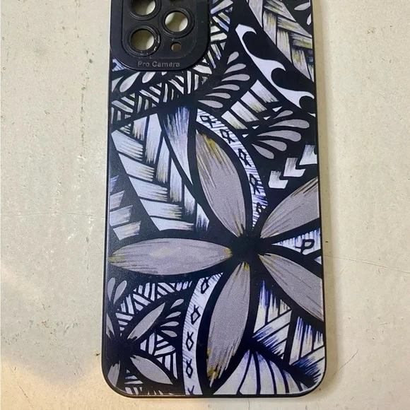Black and White Floral Leaf Phone Cover