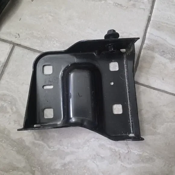 2020-2023‎ Chevrolet Silverado 2500 3500 Front Left Bumper Bar Bracket