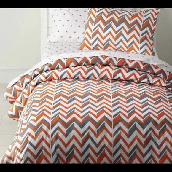 Crate & Barrel Kids zig zag Patterned Orange and Gray cotton duvet