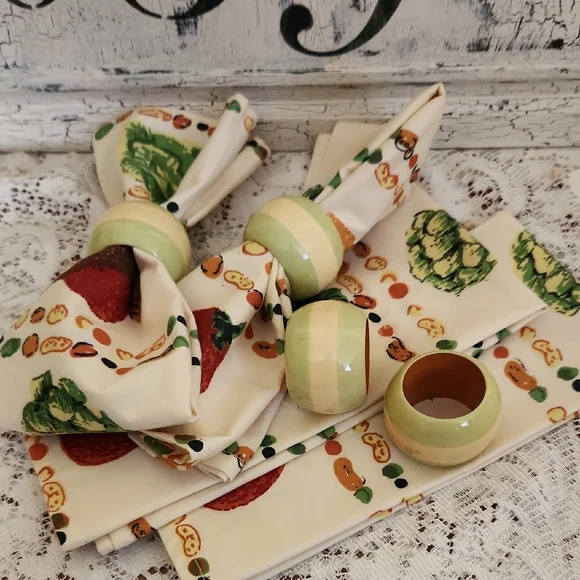 Vintage Crate&Barrel Veggie Print Napkins with Wood Rings Set of 8