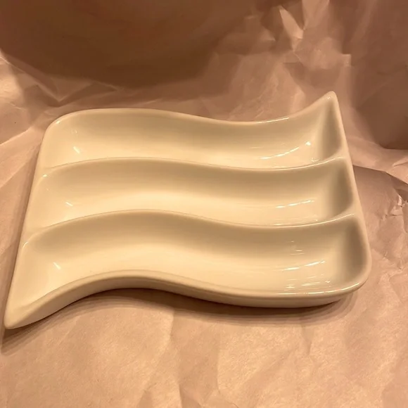 Crate & Barrel White Porcelain Swirl Square Appetizer Candy Dish 7