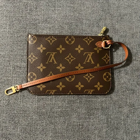 Louis Vuitton monogram zippy pouch wristlet
