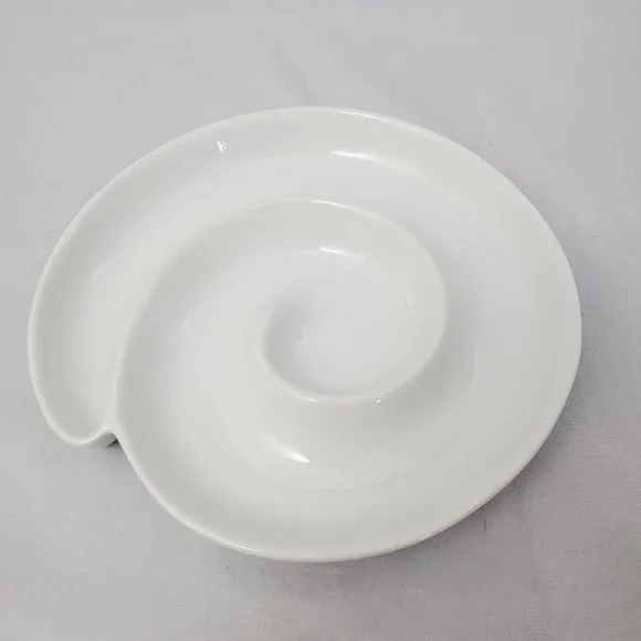 Crate & Barrel Porcelain Swirl Dish 6 5/8