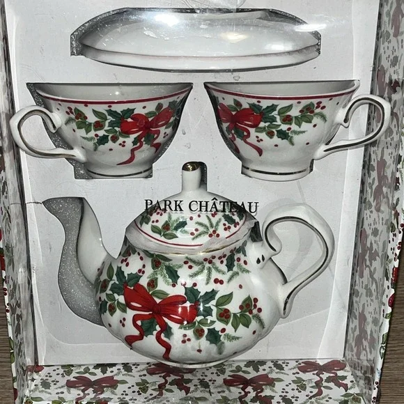 Park Chateau Fine Porcelain Tea Cups & Saucer Set Holiday Berry Bow New In Box