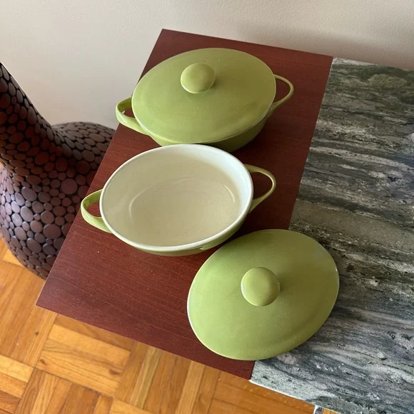 CRATE & BARREL Two salad bowls with lid. Offers accept. Willing to negotiate