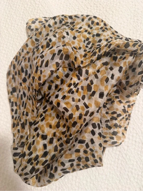 Annahmol upcycled silk neck/head scarf