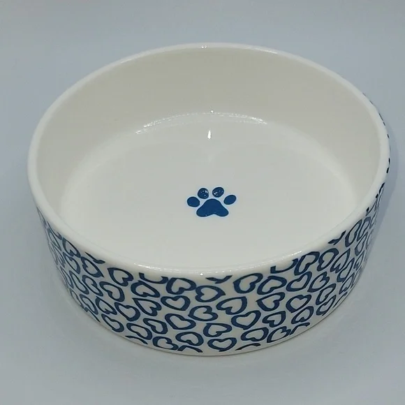 Fringe STUDIO dog or cat pet bowl. Blue hearts. 5