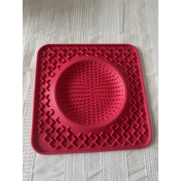 Red Silicone Pet Food Licking Mat‎ 10x10