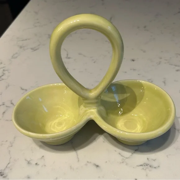 Crate & Barrel Ceramic Appetizer Condiment Nut Caddy Server. Pale Yellow/Green.