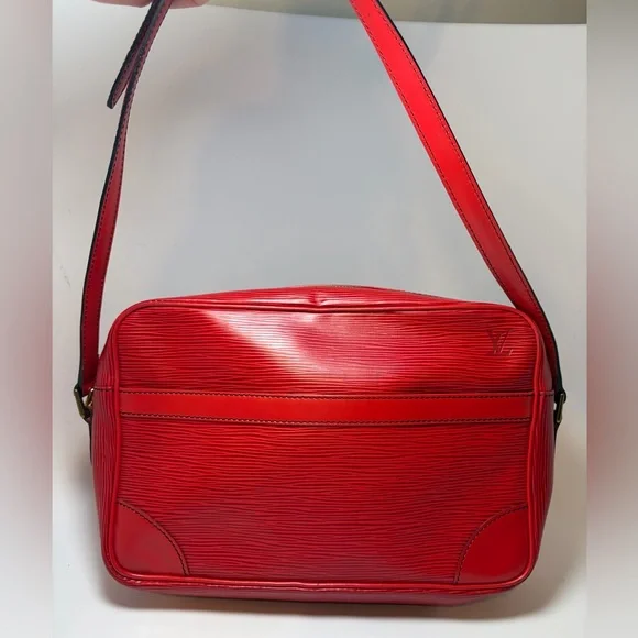 Louis Vuitton Trocadero 27 Red Epi Leather Crossbody Unisex