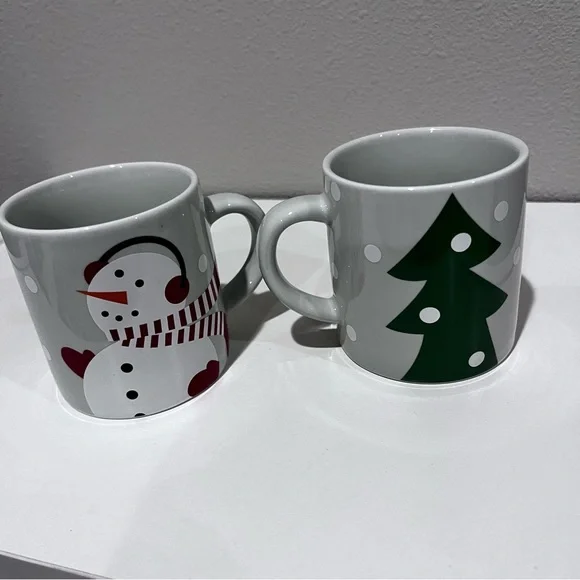 Festive Snowman and Tree Mugs Crate & Barrel set of two exc new cond small size