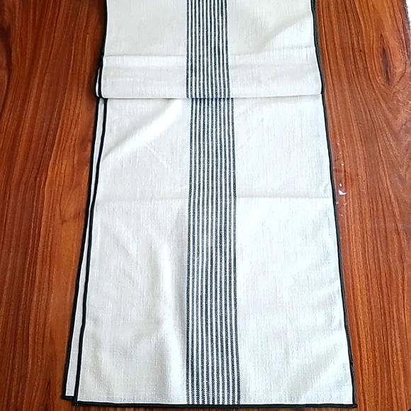 Crate & Barrel White/Navy Organic Cotton Merrow Stitch Stripe Table Runner NWOT