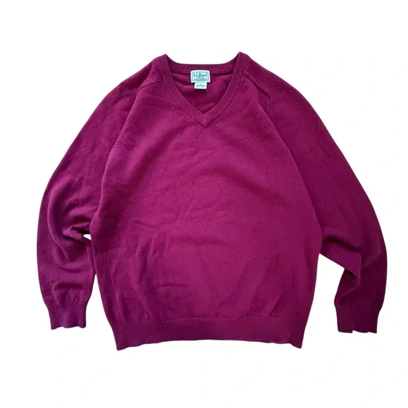 L.L. Bean men’s burgundy long sleeve saddle shoulder lambswool sweater size M‎
