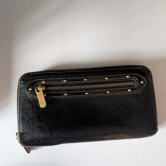 Louis Vuitton Black Suhali Leather Zippy Wallet