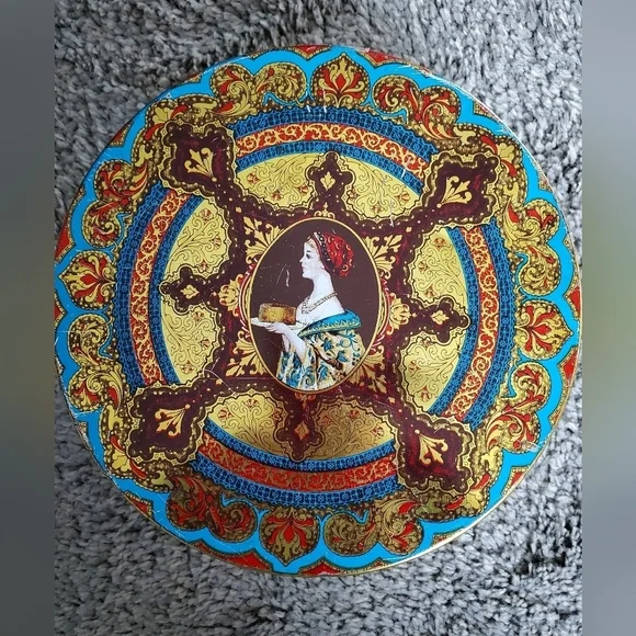 Vintage 1950s Hostess Fruit Cake Tin 8” Round