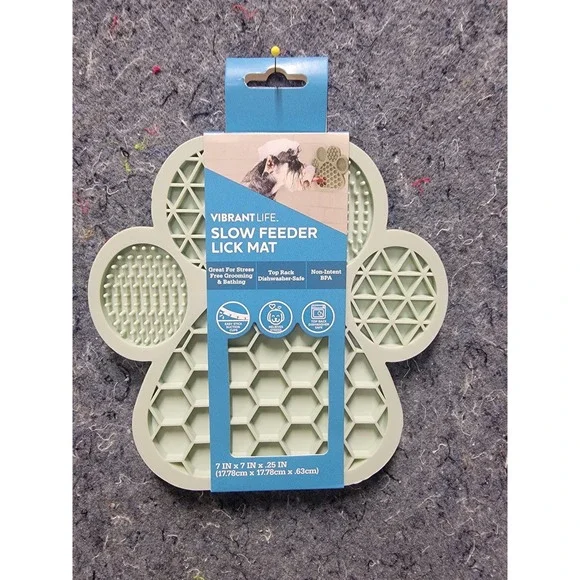 Vibrant Life Slow Feeder Lick Green Mat w/suction cups on the Back‎ Green