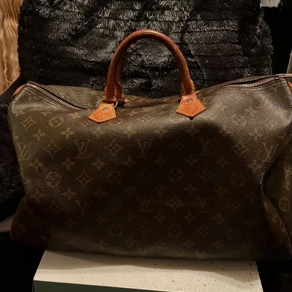 Authentic Louis Vuitton Speedy 40( retired ) my favorite❤️