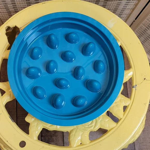 Slow-feeder dog bowl