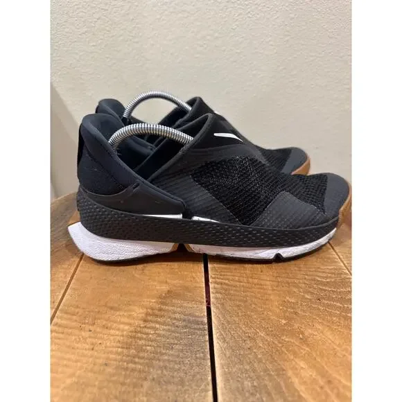 Womens Nike Go FlyEase sneakers black size 6