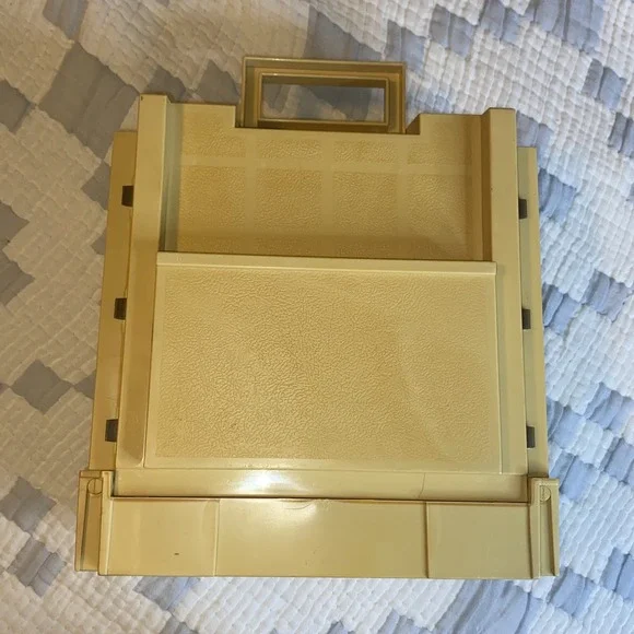 Vintage World Wide Media USA Sewing Storage‎ Case 1983 Plastic