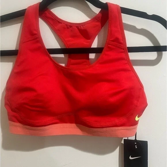Nwt-Nike medium support sports bra