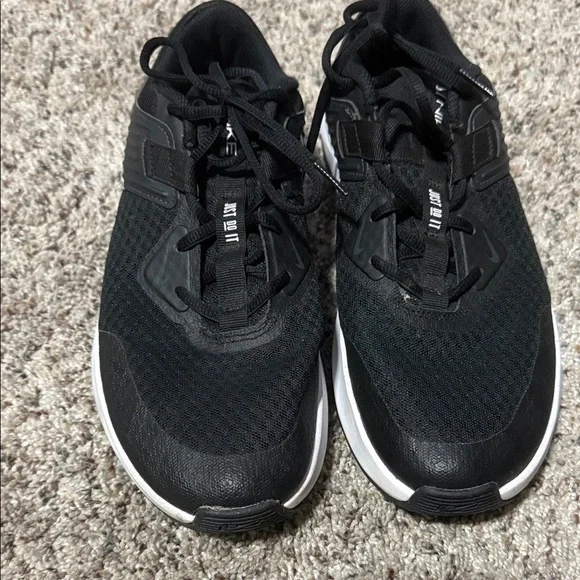 Nike Women's Black and White Athletic Shoes