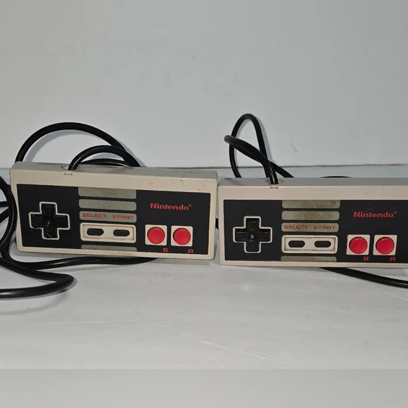 2 Vintage Authentic Nintendo NES NES-004 Wired Controllers OEM